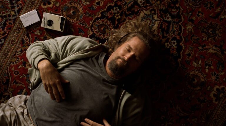 The Dude liggar på teppet sitt i The Big Lebowski