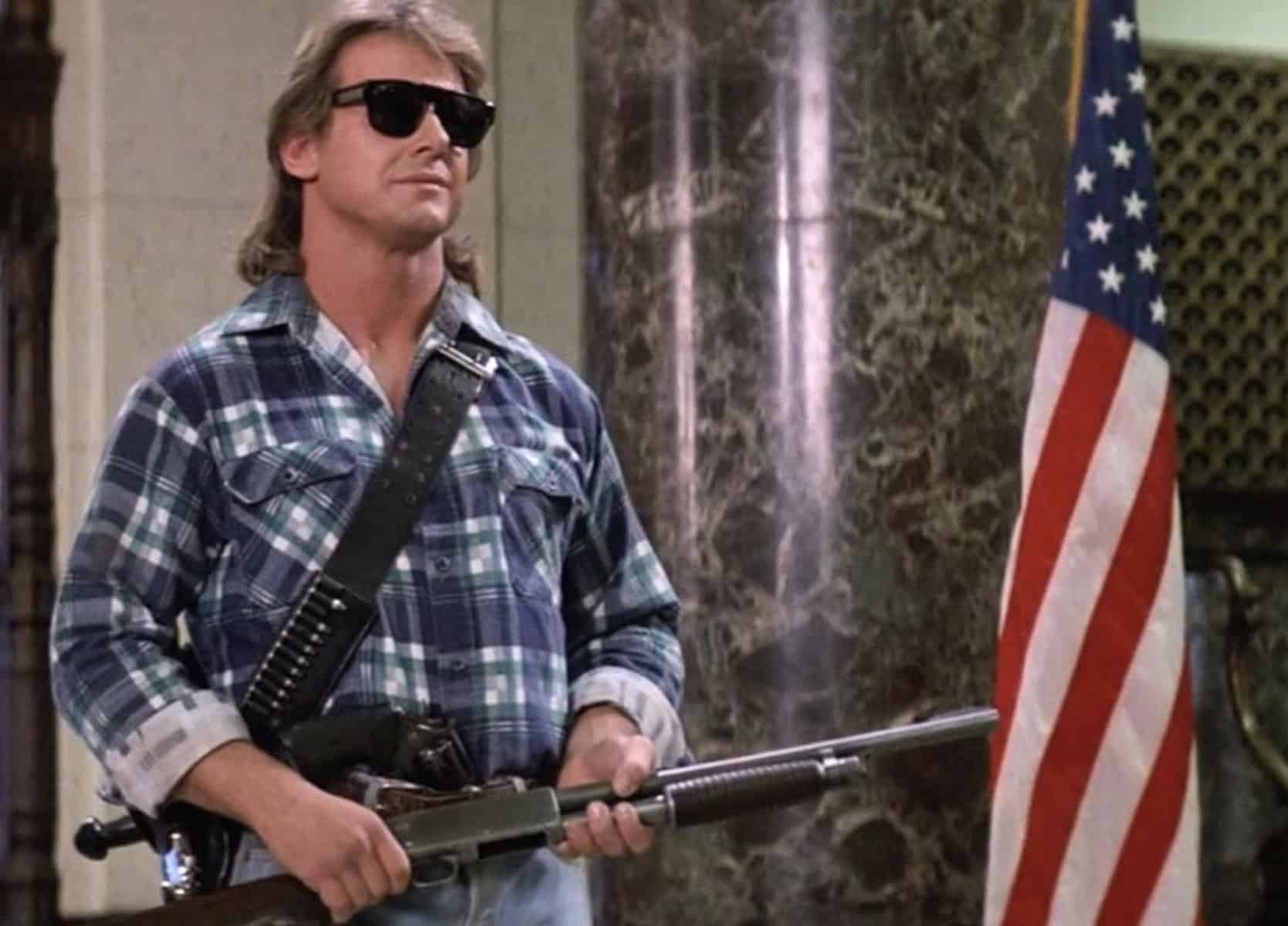 Rodney Piper i They Live som tyggar tyggis