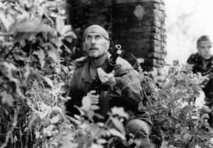 Action fra Videosjappa Let's Get Harry (1986) © Tri-Star Pictures