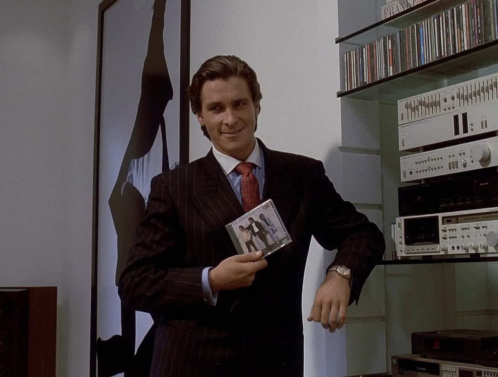 Bale som veljer CD i American Psycho (2000)