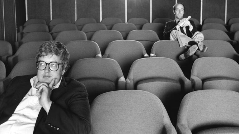 Siskel og Ebert som sit i kinosalen