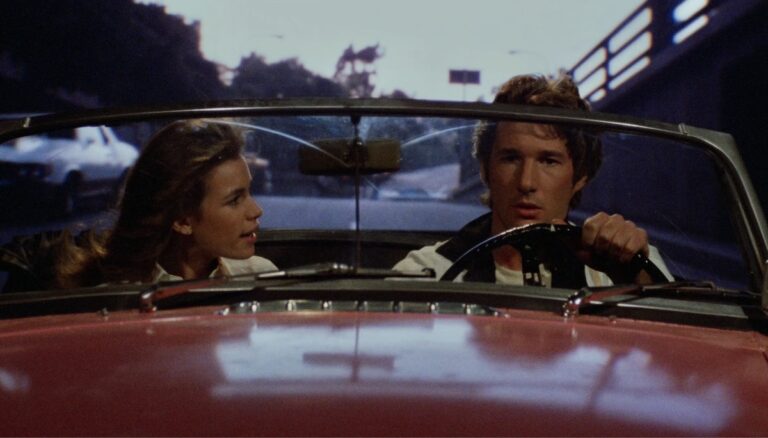 Valérie Kaprisky og Richard Gere som kjører rundt i bil frå filmen Breahtless (1983).
