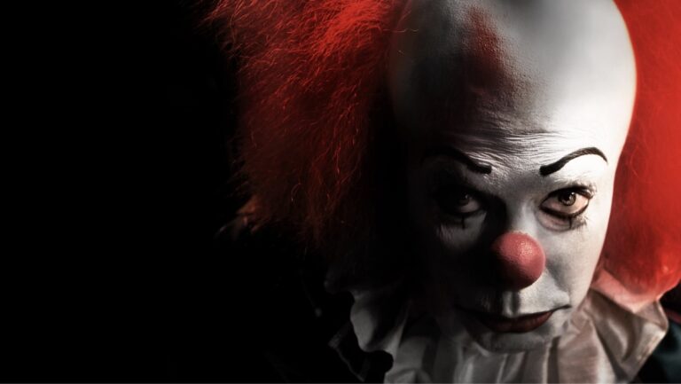 Tim Curry som Pennywise i miniseria It (1990)