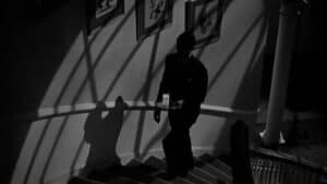 Cary Grant som går i skuggene i filmen Suspicion 1941 av Alfred Hitchcock