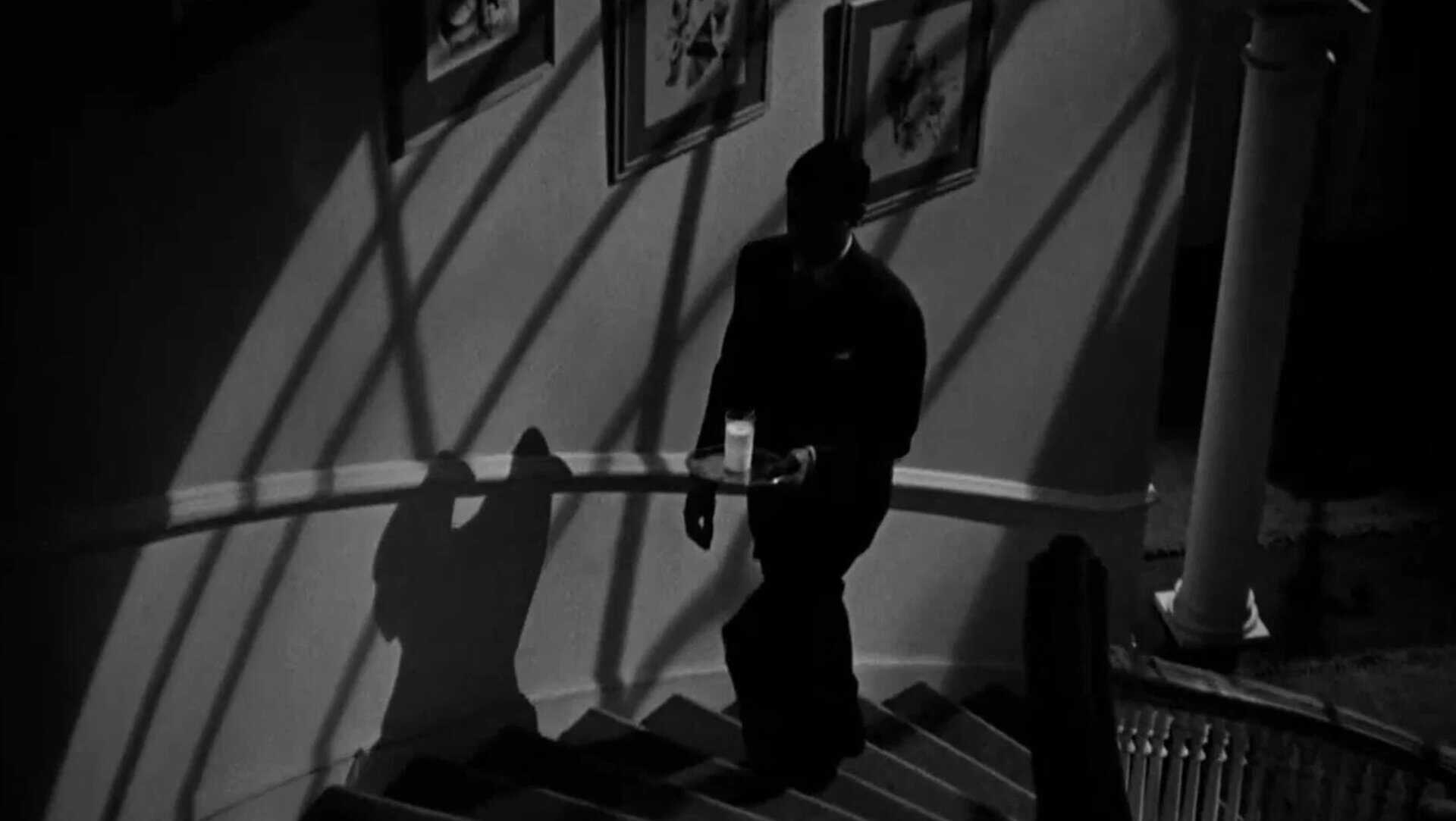 Cary Grant som går i skuggene i filmen Suspicion 1941 av Alfred Hitchcock