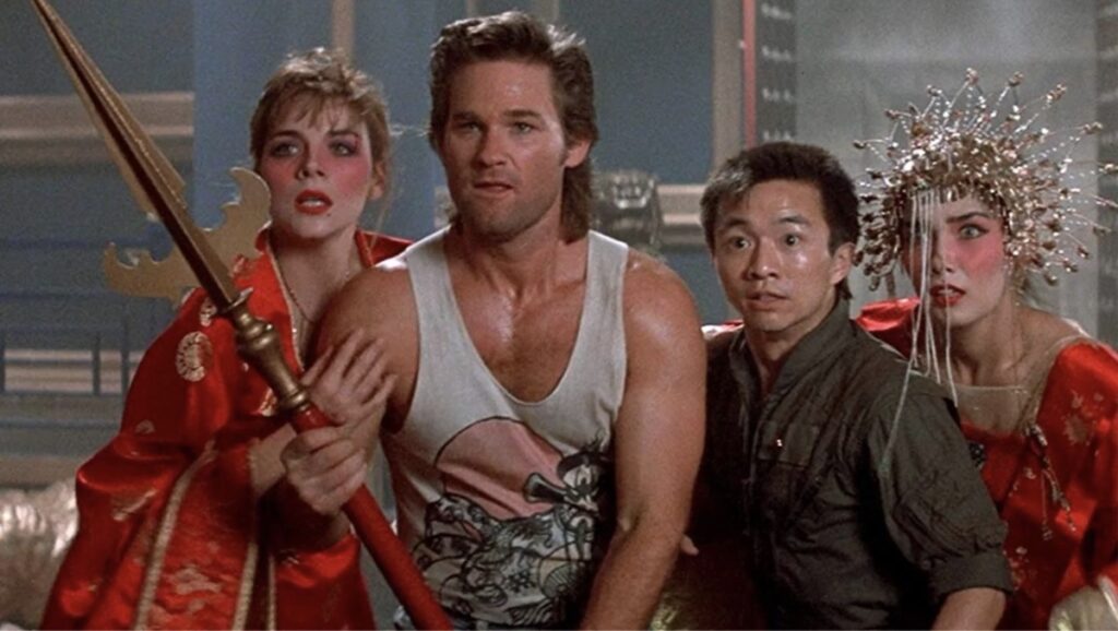 Heltene Jack Burton og Wang Chi med kvinnene. Spelt av Kurt Russell, Kim Cattrall og Dennis Dun.
