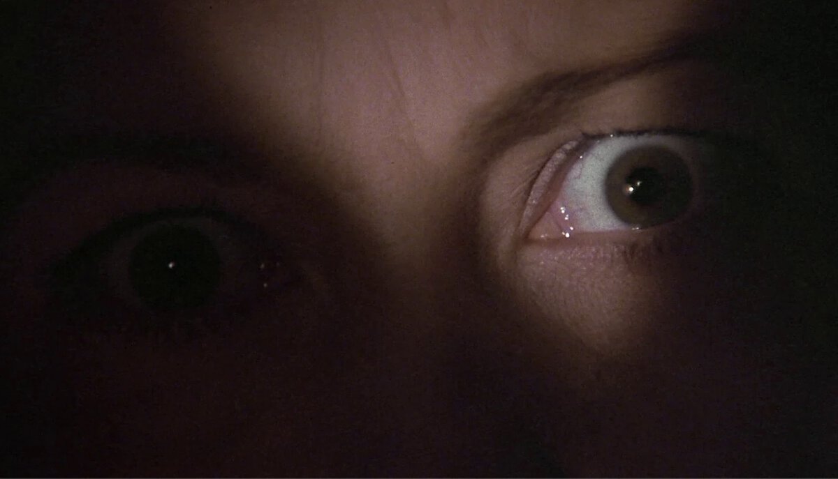 Skummel scene når Faye Dunaway ser mordarens syn i frå filmen Eyes of Laura Mars 1978.