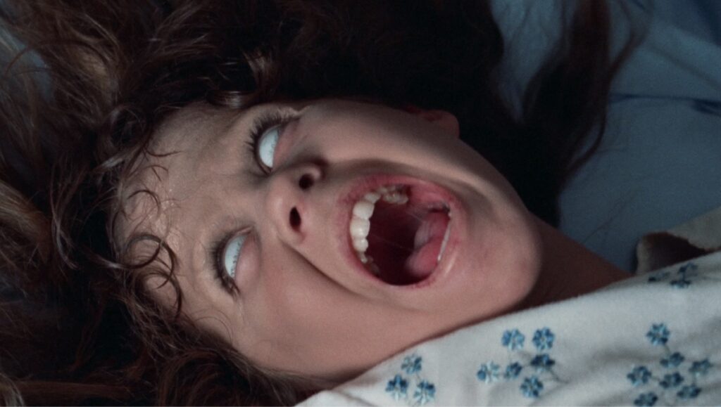 Ikoniske Linda Blair som Regan i The Exorcist (1973).