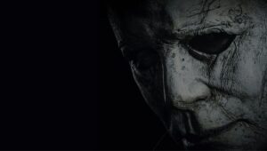 Ein poster av Michael Myers frå Halloween (2018).