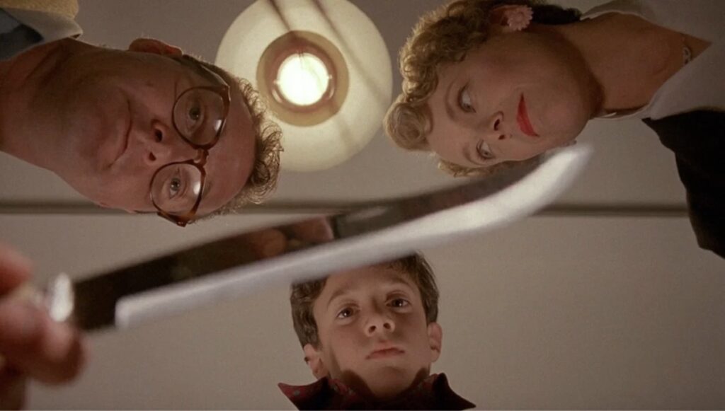 Randy Quaid og Mary Beth Hurt lagar middag med kjøtt på menyen i skrekkfilmen Parents (1989)
